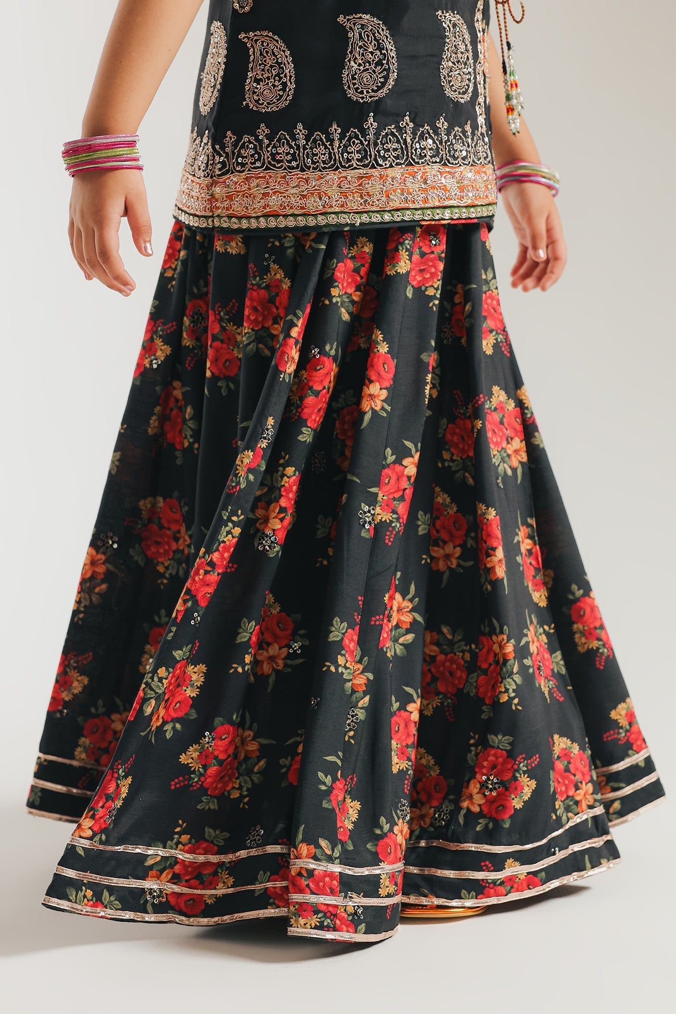 EMBROIDERED SUIT (E0226/415/902)