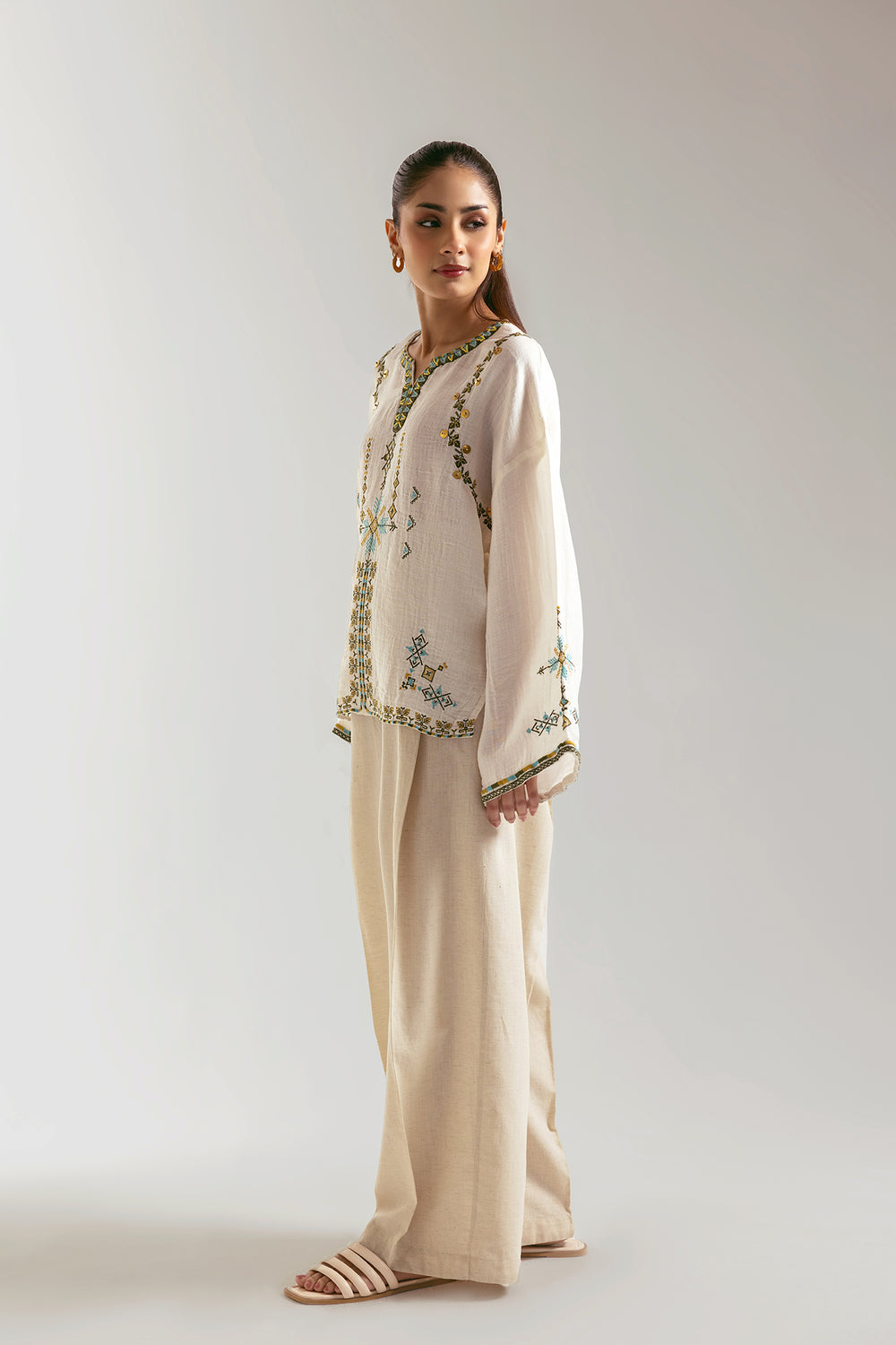 EMBROIDERED TOP (E0521/101/001)