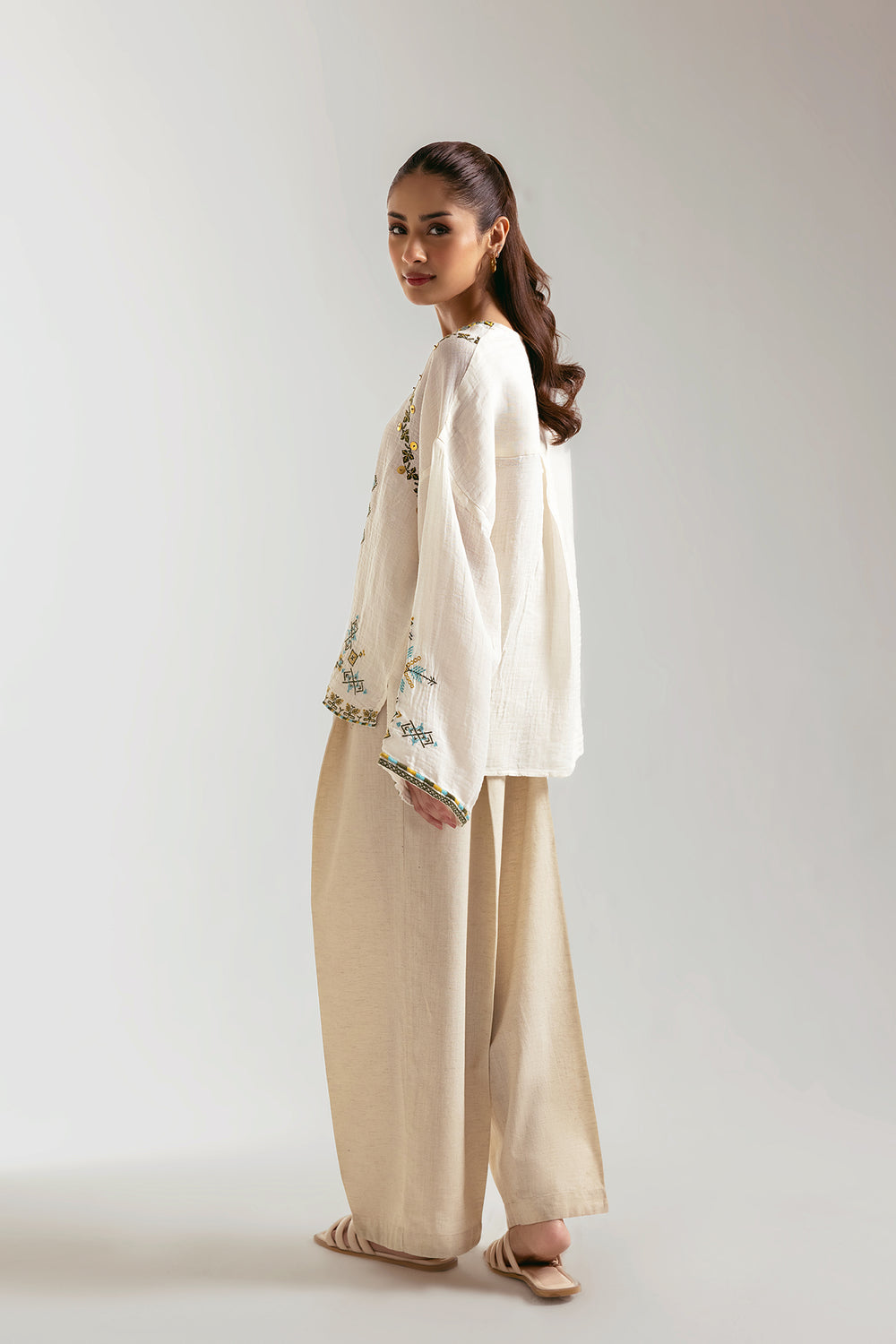 EMBROIDERED TOP (E0521/101/001)