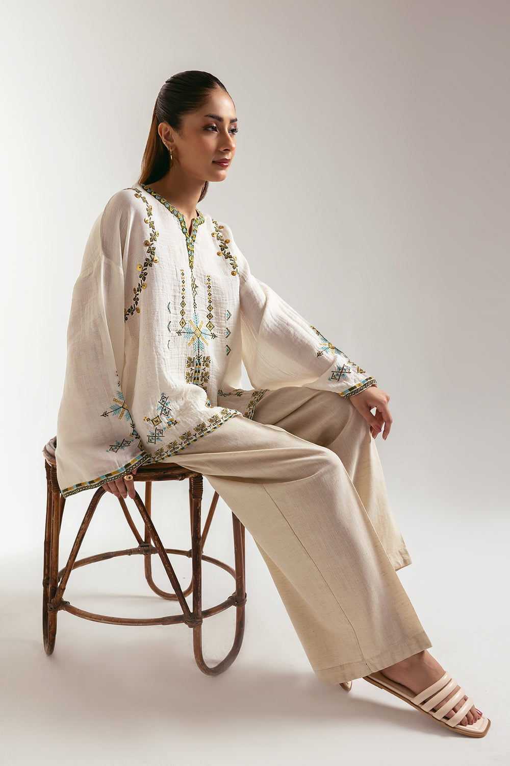 EMBROIDERED TOP (E0521/101/001)