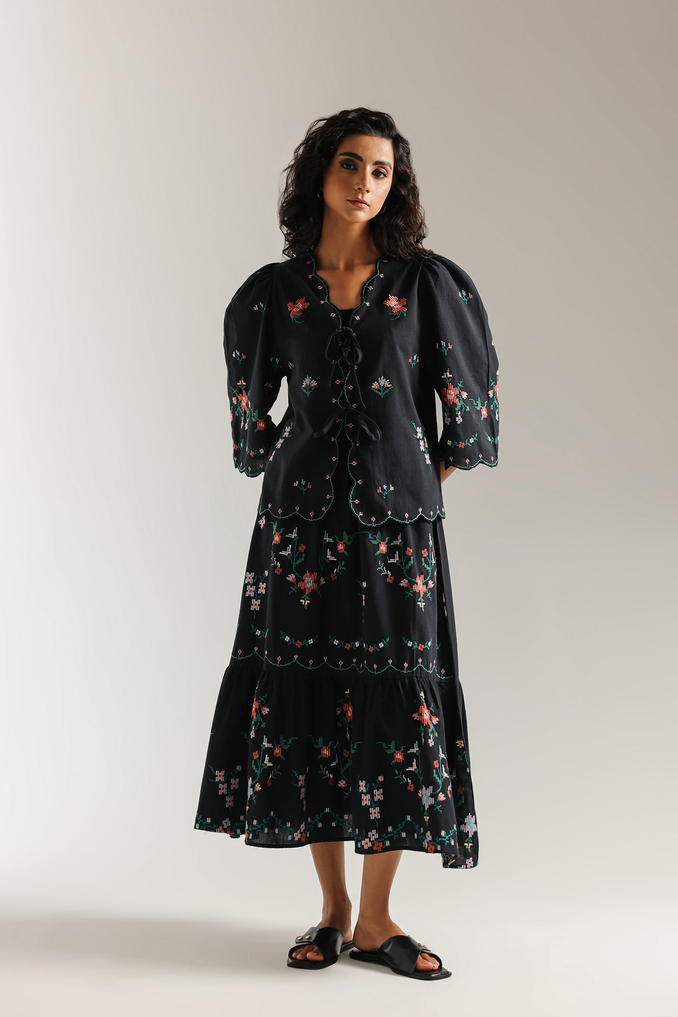 EMBROIDERED SUIT (E0524/101/902)