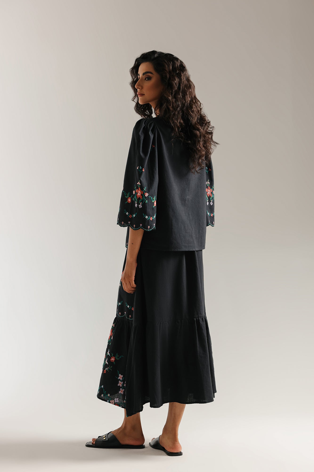 EMBROIDERED SUIT (E0524/101/902)