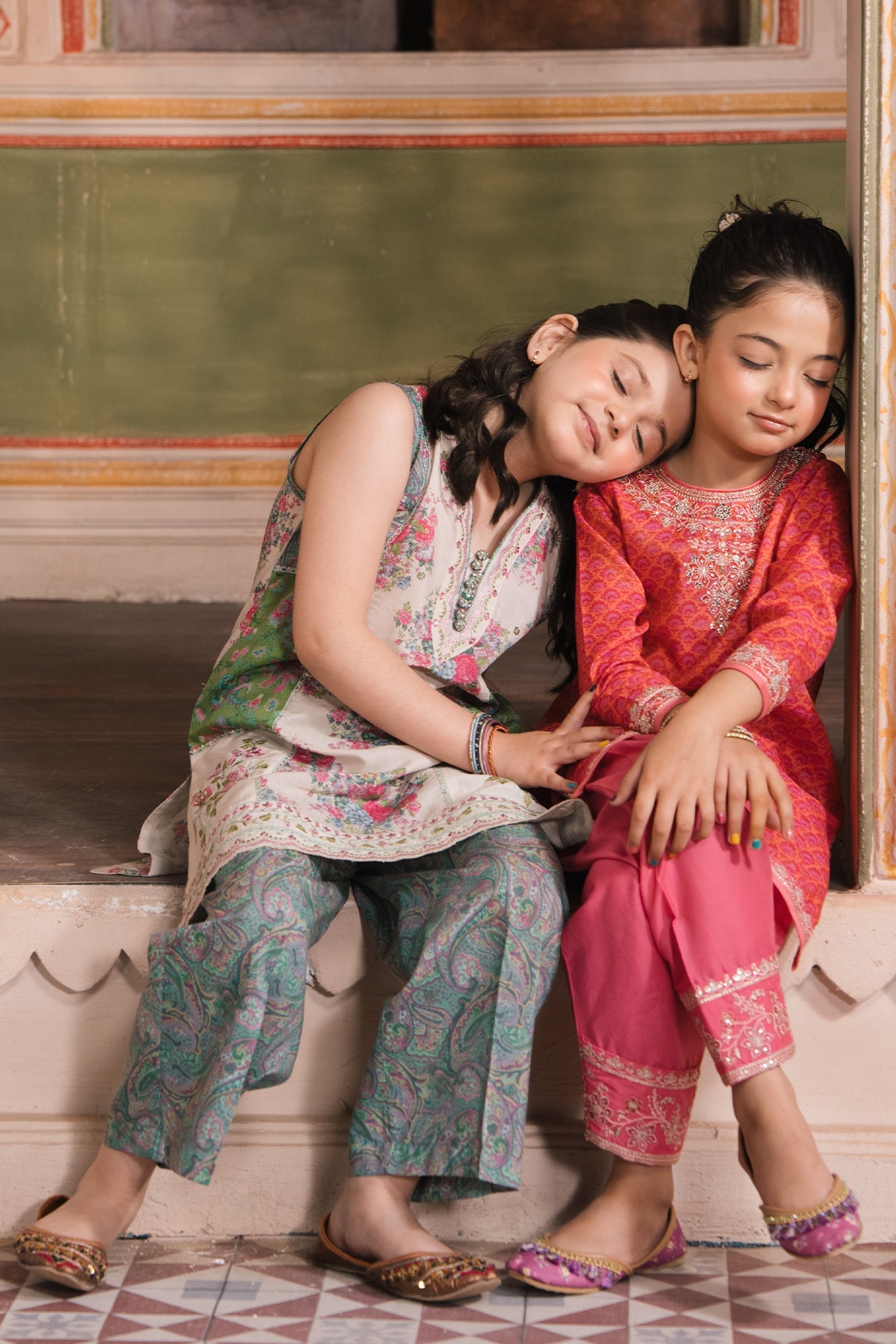 EMBROIDERED SUIT (E0645/404/006)