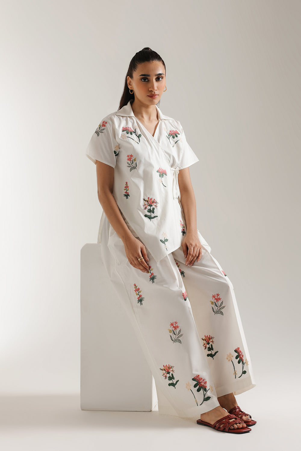 EMBROIDERED SUIT (E106/002/0672)