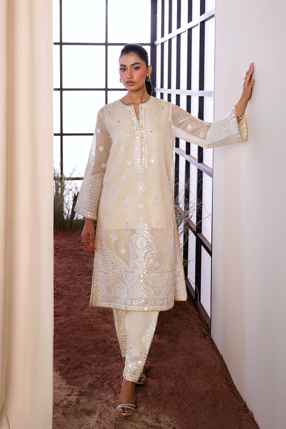 EMBROIDERED SUIT (E0780/104/226)