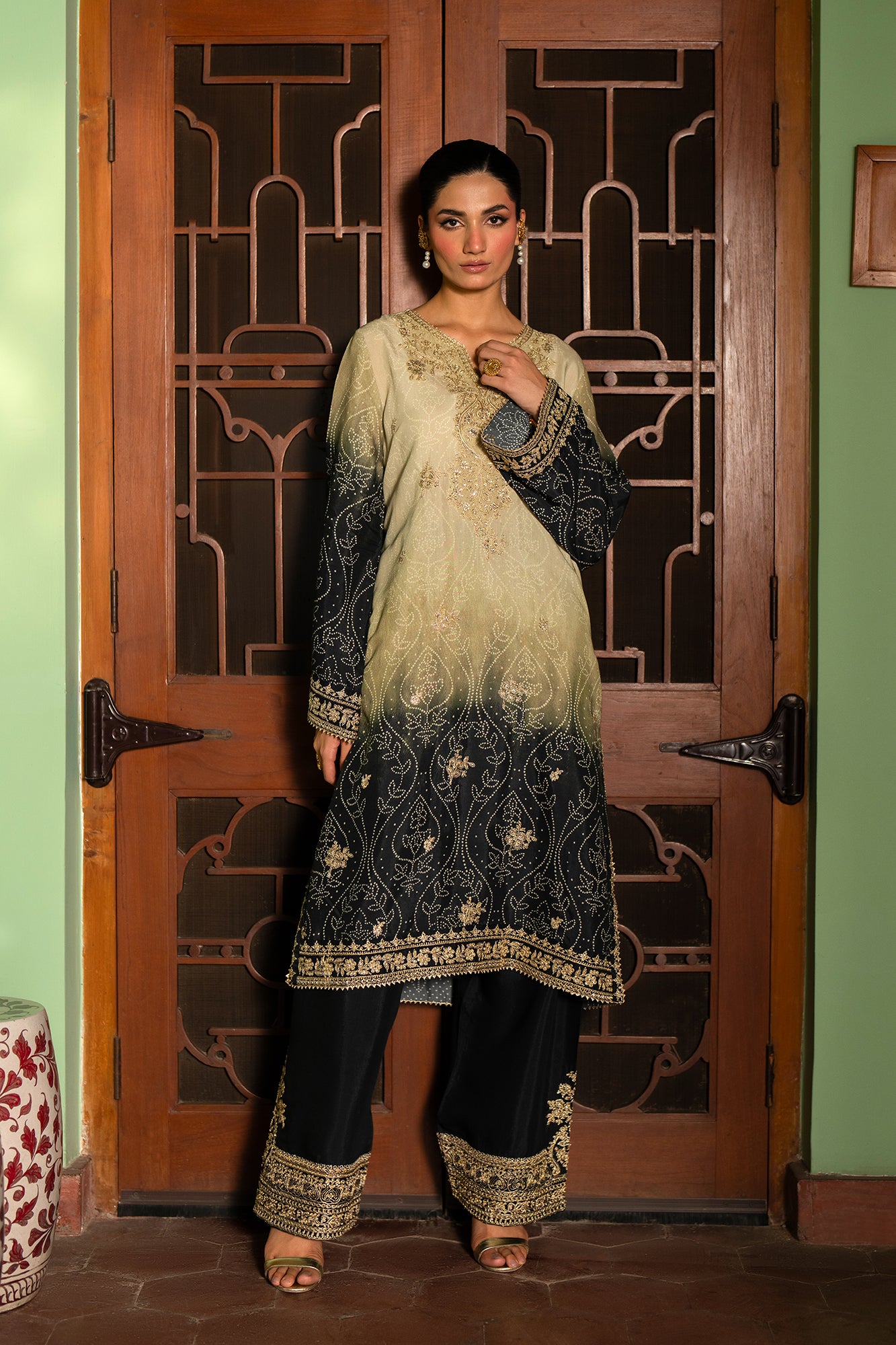 EMBROIDERED SUIT (E0794/104/129)