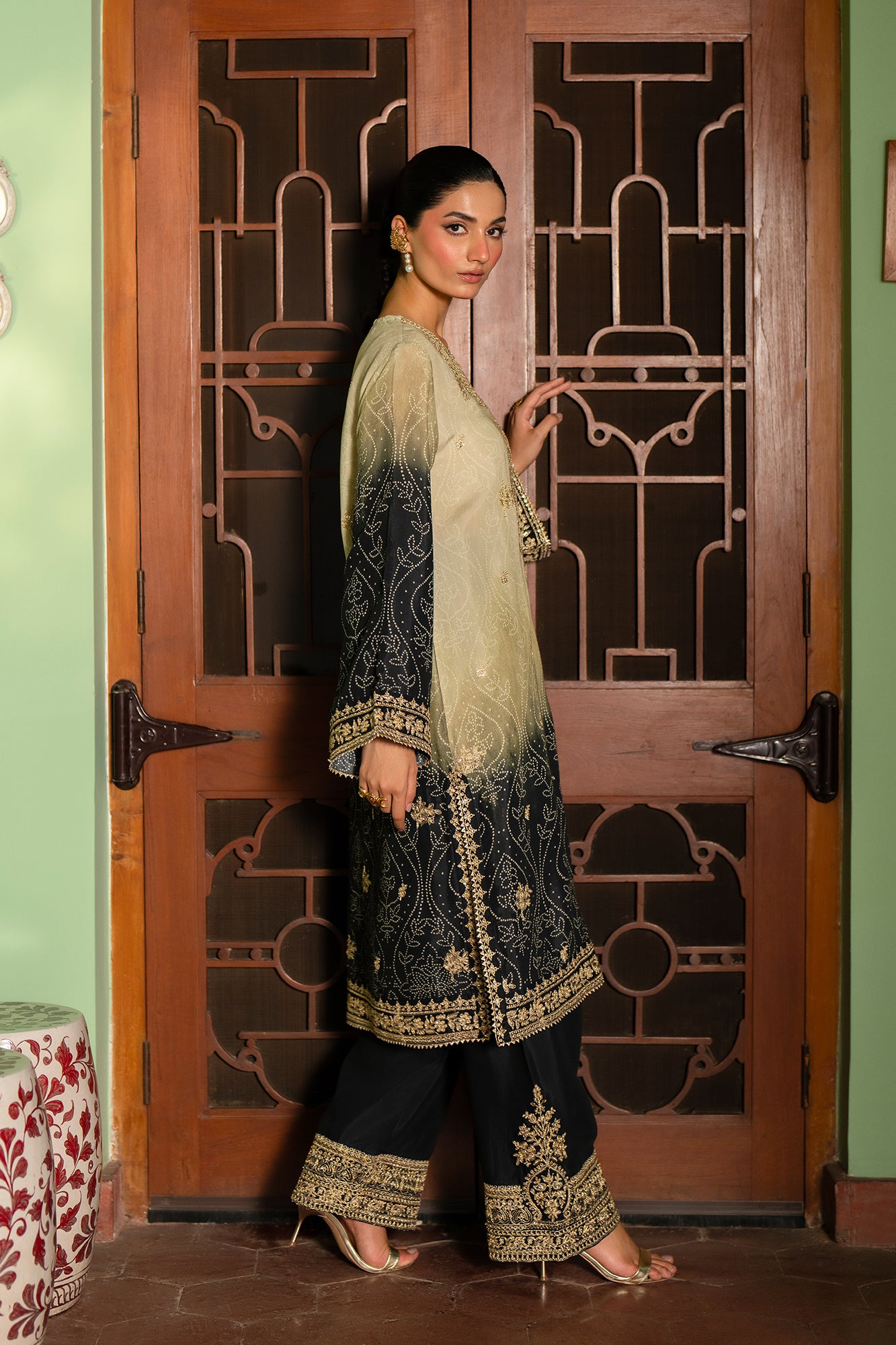 EMBROIDERED SUIT (E0794/104/129)