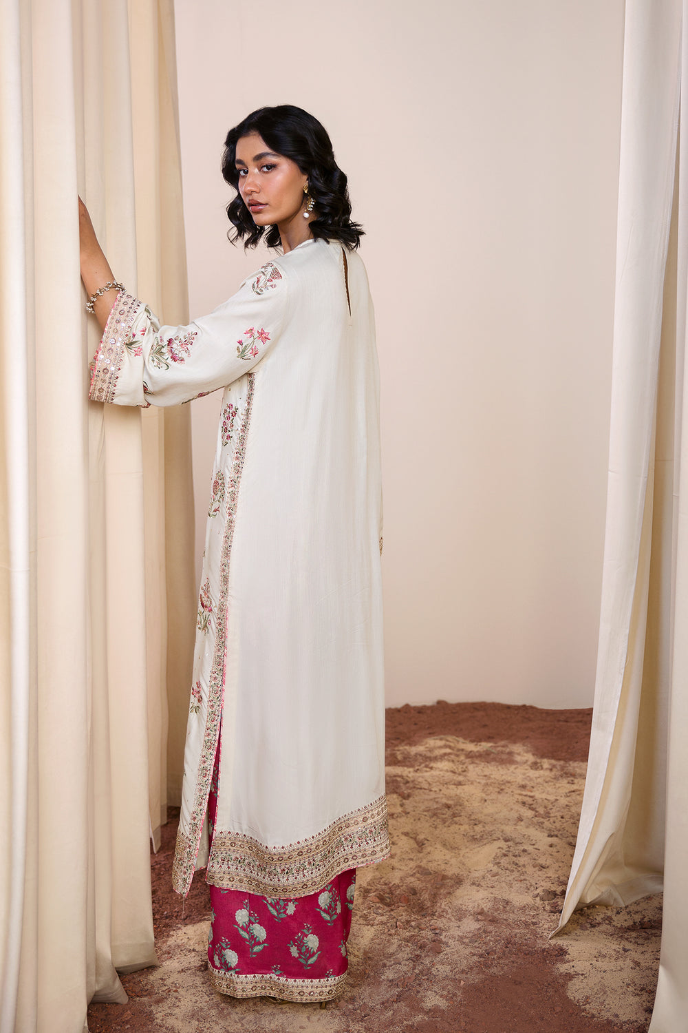 EMBROIDERED SUIT (E104/004/0805)