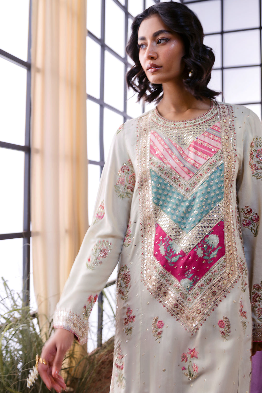 EMBROIDERED SUIT (E104/004/0805)