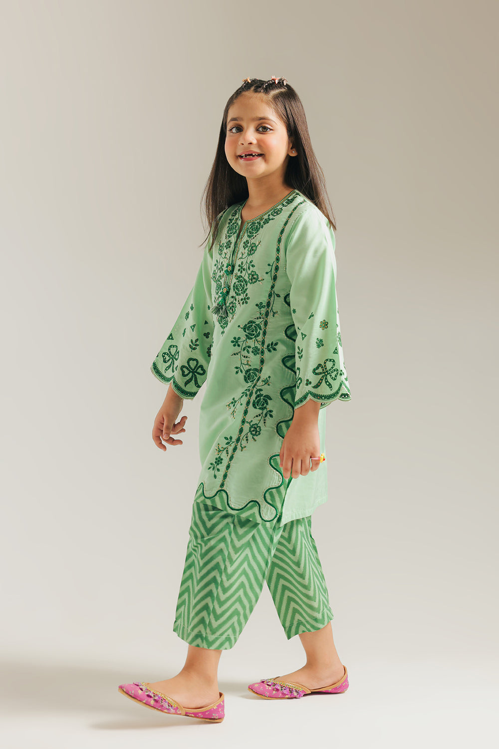 EMBROIDERED SUIT (E0860/404/127))