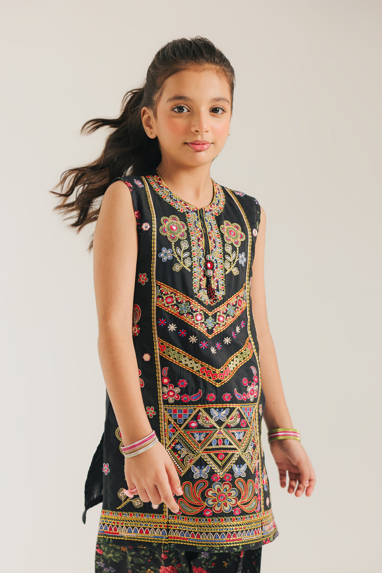 EMBROIDERED SUIT (E0864/404/902)