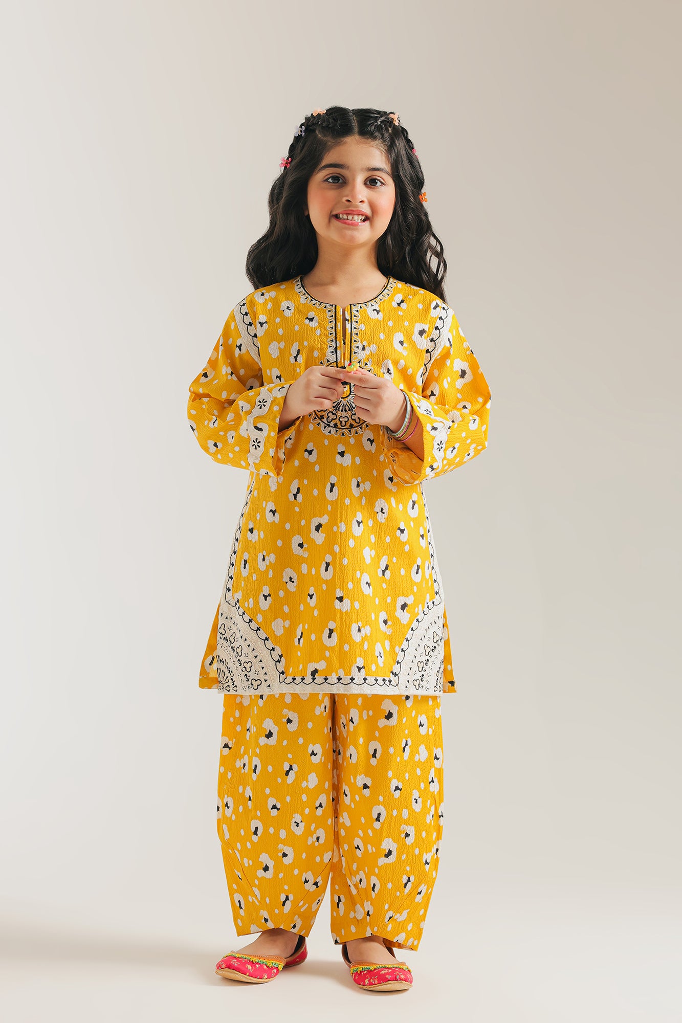 EMBROIDERED SUIT (E1066/402/112)