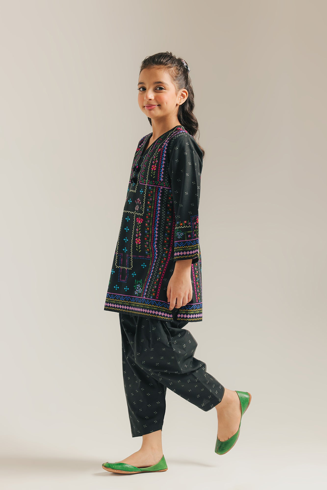 EMBROIDERED SUIT (E1300/402/901)