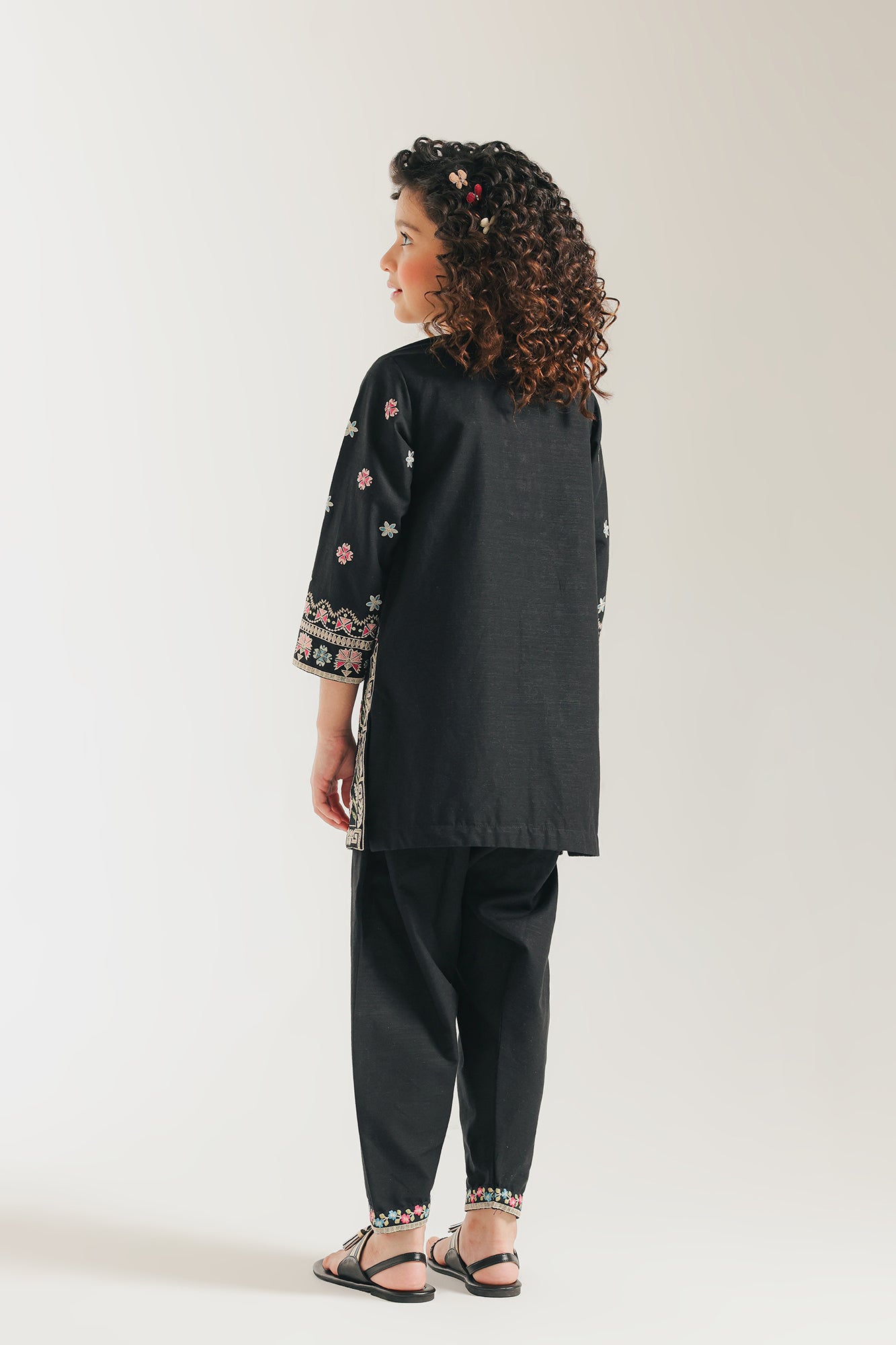 EMBROIDERED SUIT (E1362/402/901)