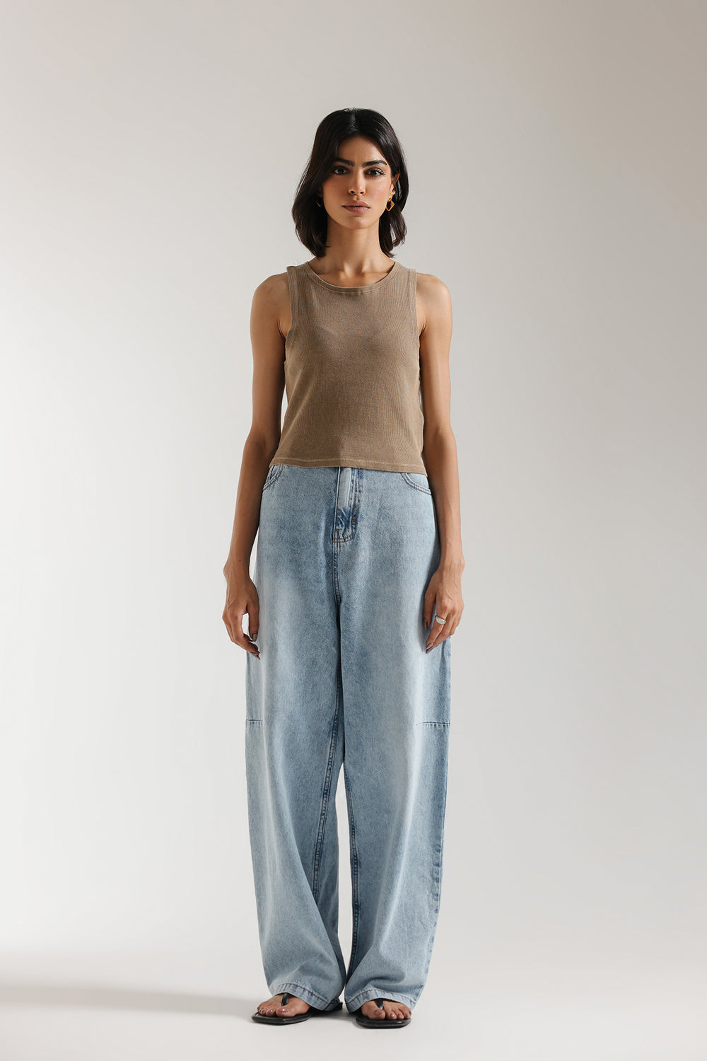 SLEEVELESS CROPPED TOP (E2396/108/113)