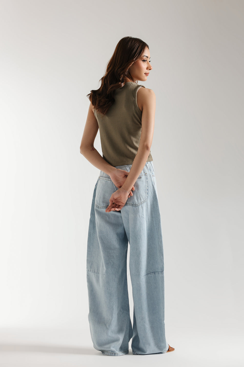 SLEEVELESS CROPPED TOP (E2448/108/121)