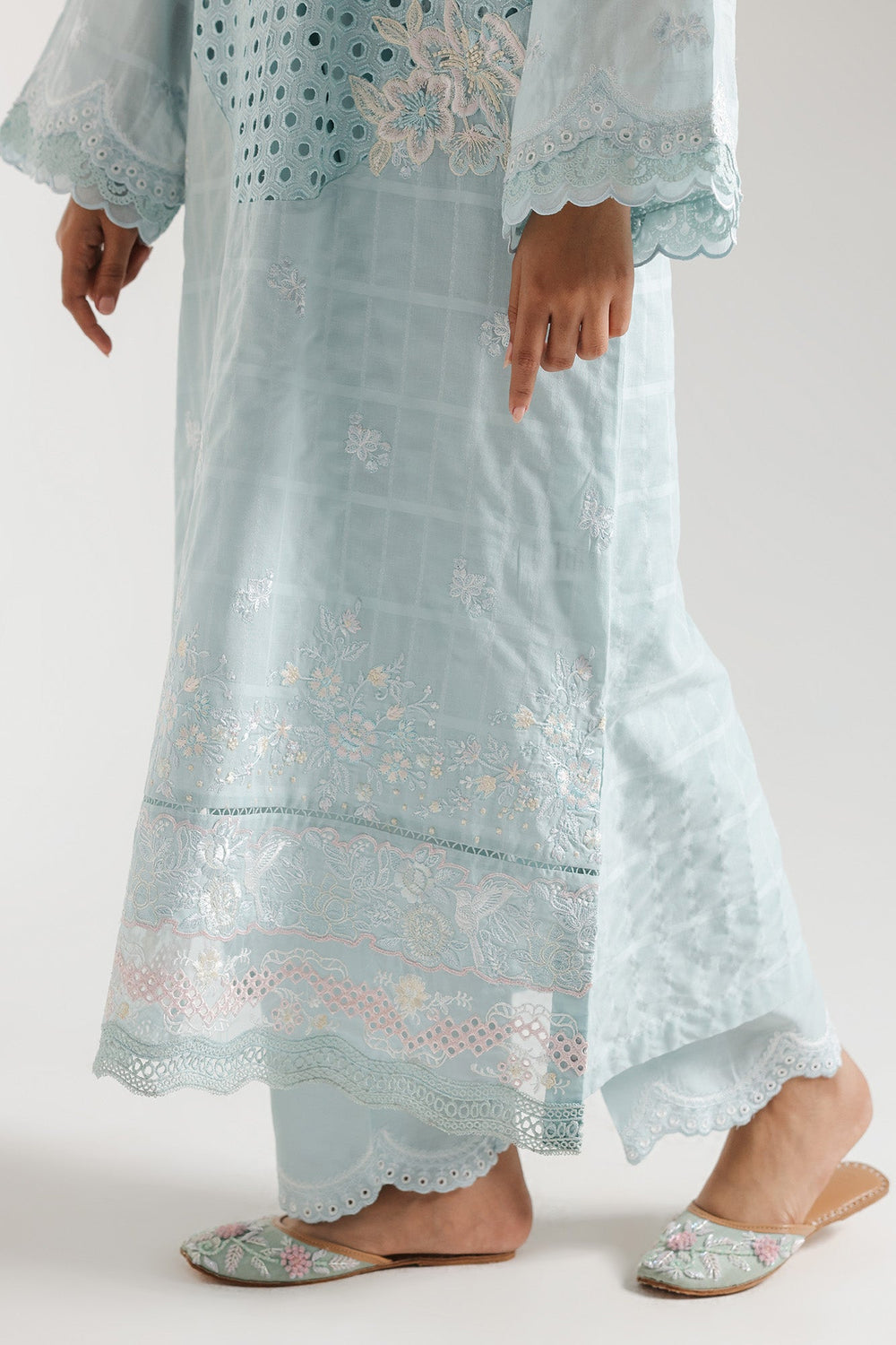 EMBROIDERED SUIT (E3055/103/617)