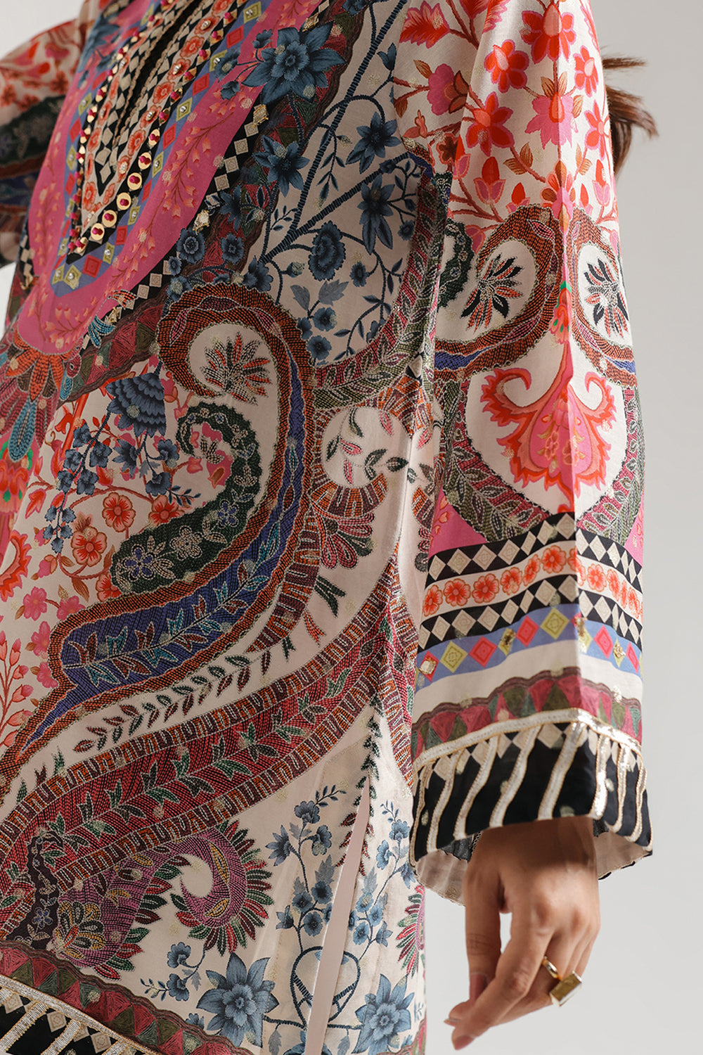 EMBROIDERED SUIT (E3073/103/006)
