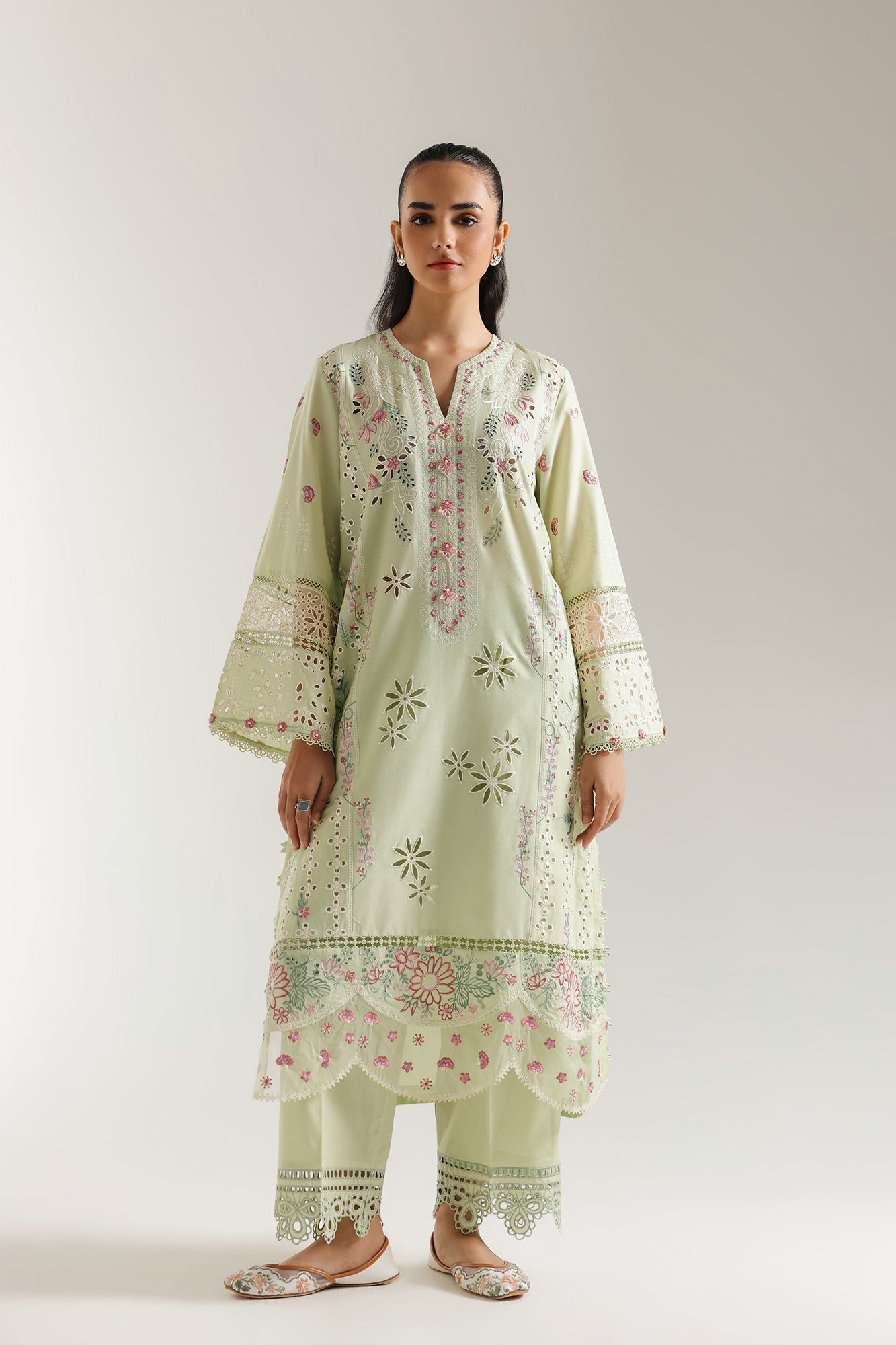 EMBROIDERED SUIT (E103/130/3185)