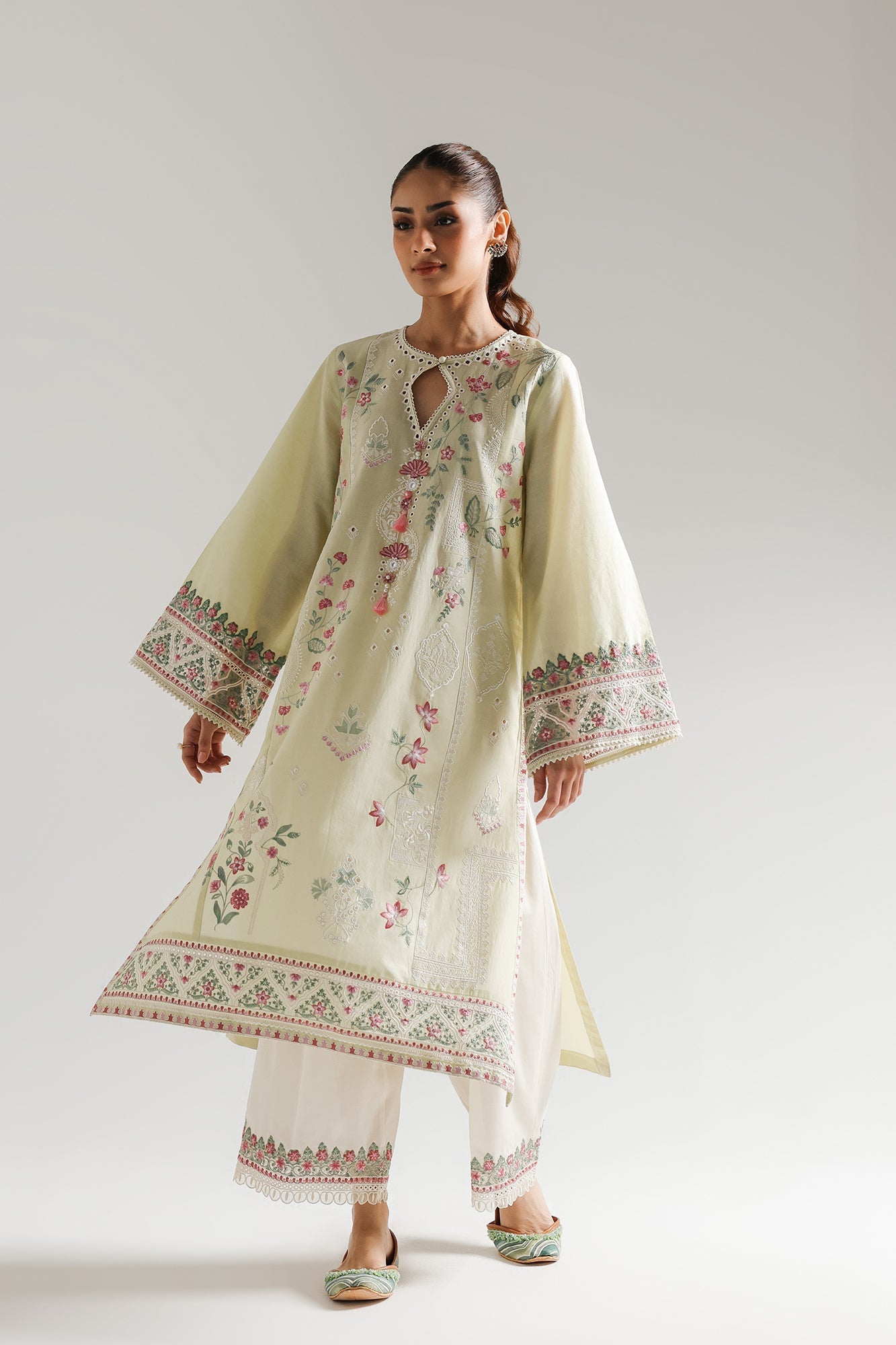 EMBROIDERED SUIT (E103/130/3241)