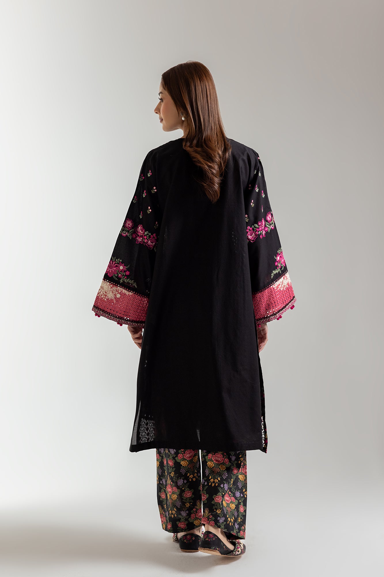 EMBROIDERED SUIT (E103/902/3243)
