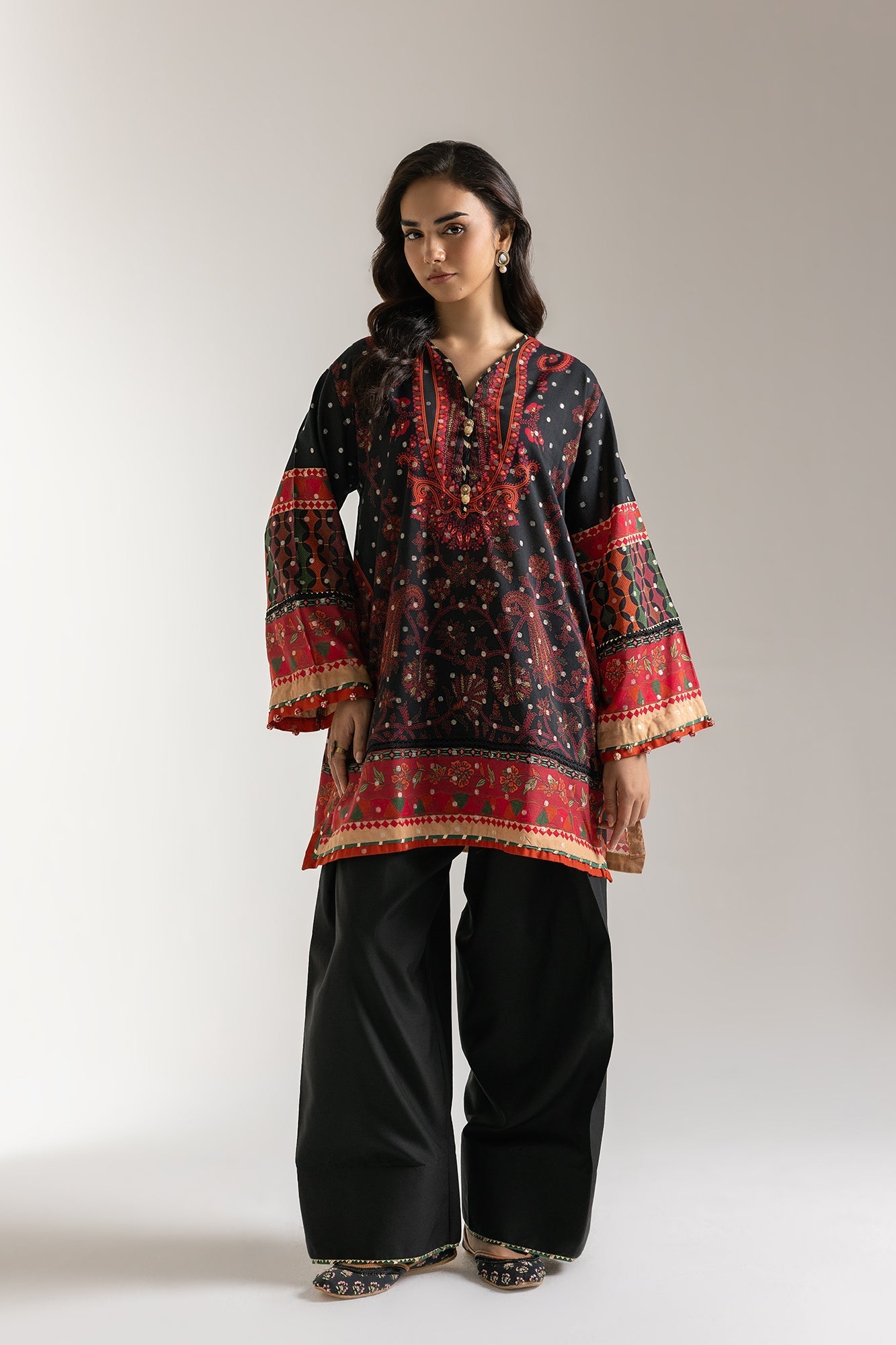 EMBROIDERED SUIT (E103/902/3250)