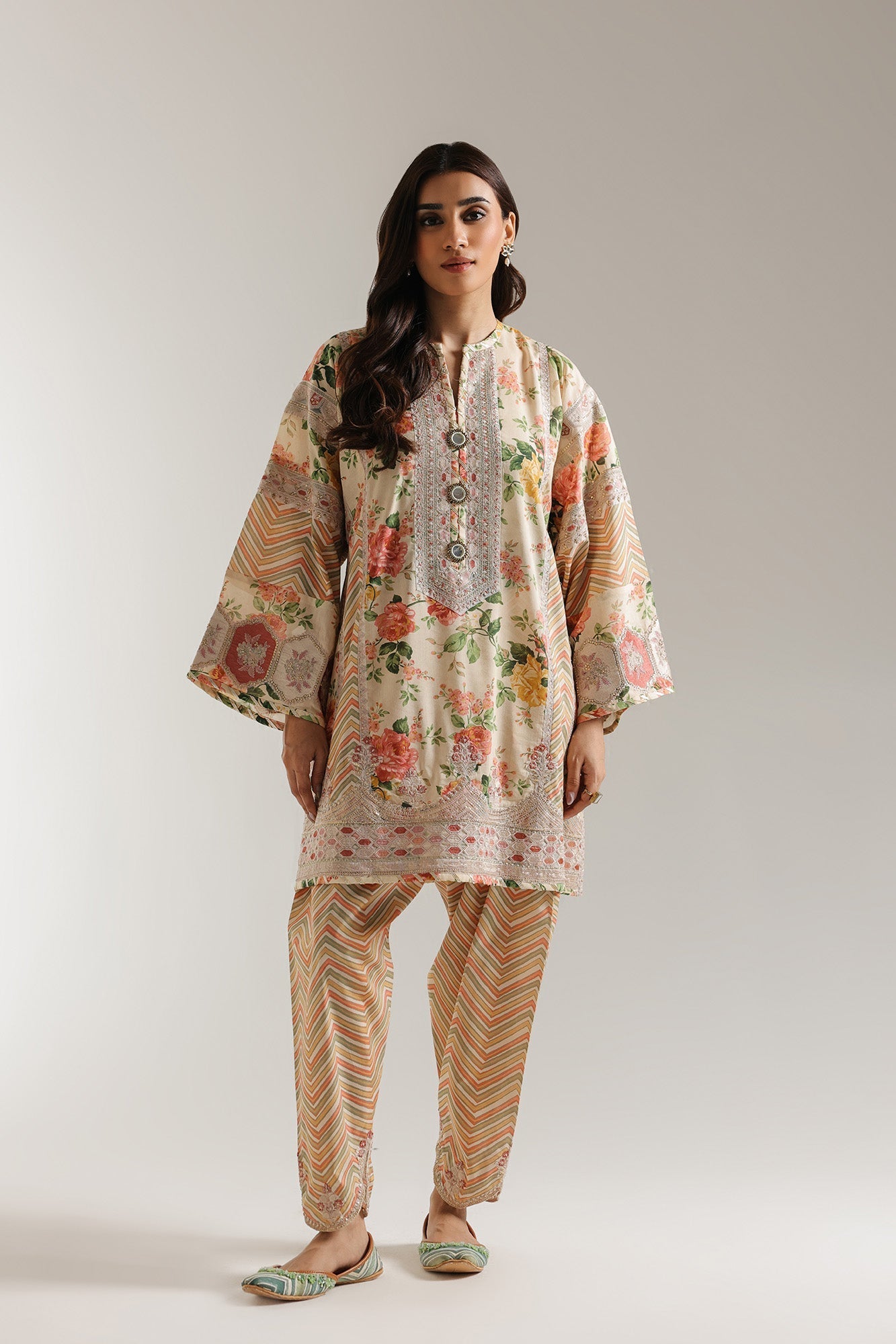 EMBROIDERED SUIT (E103/130/3269)