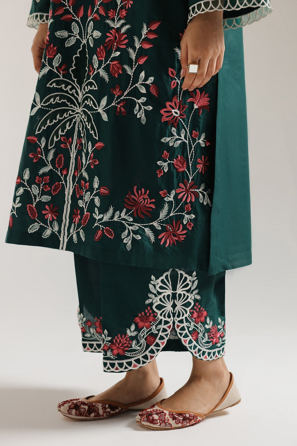 EMBROIDERED SUIT (E103/705/3287)