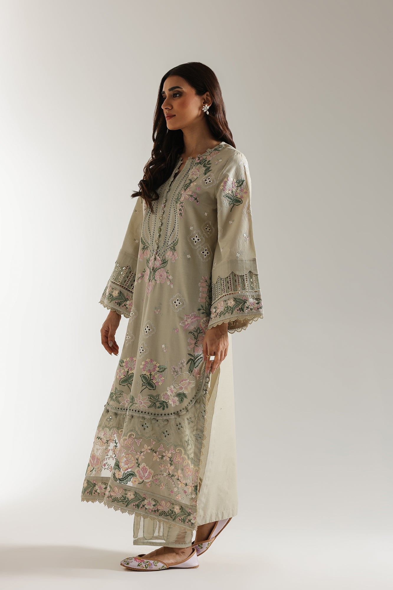 EMBROIDERED SUIT (E103/130/3318)