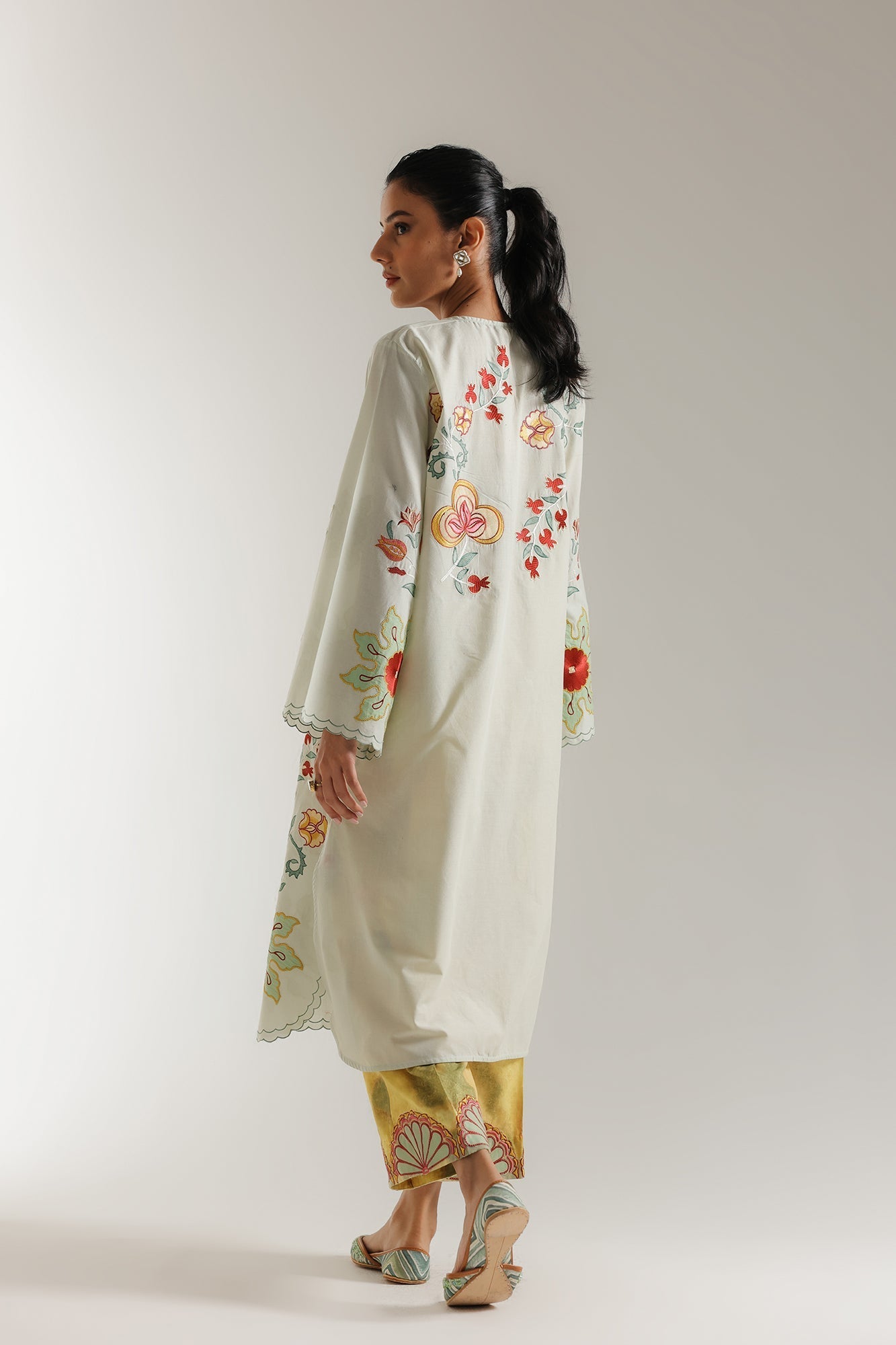 EMBROIDERED SUIT (E103/130/3333)