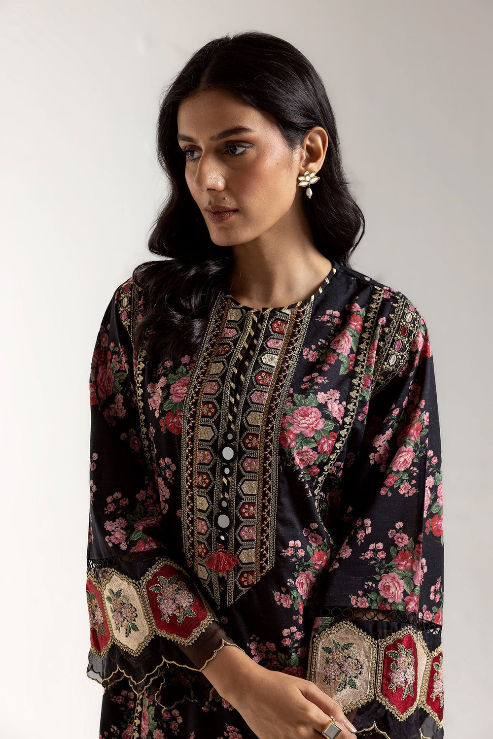 EMBROIDERED SUIT (E103/902/3374)