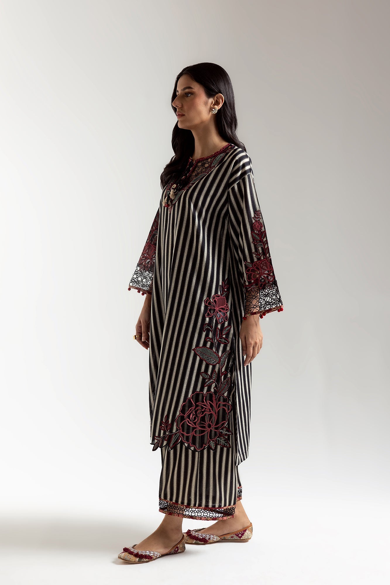 EMBROIDERED SUIT (E103/901/3379)