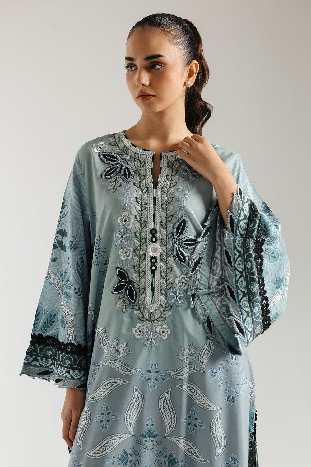 EMBROIDERED SUIT (E3466/103/615)