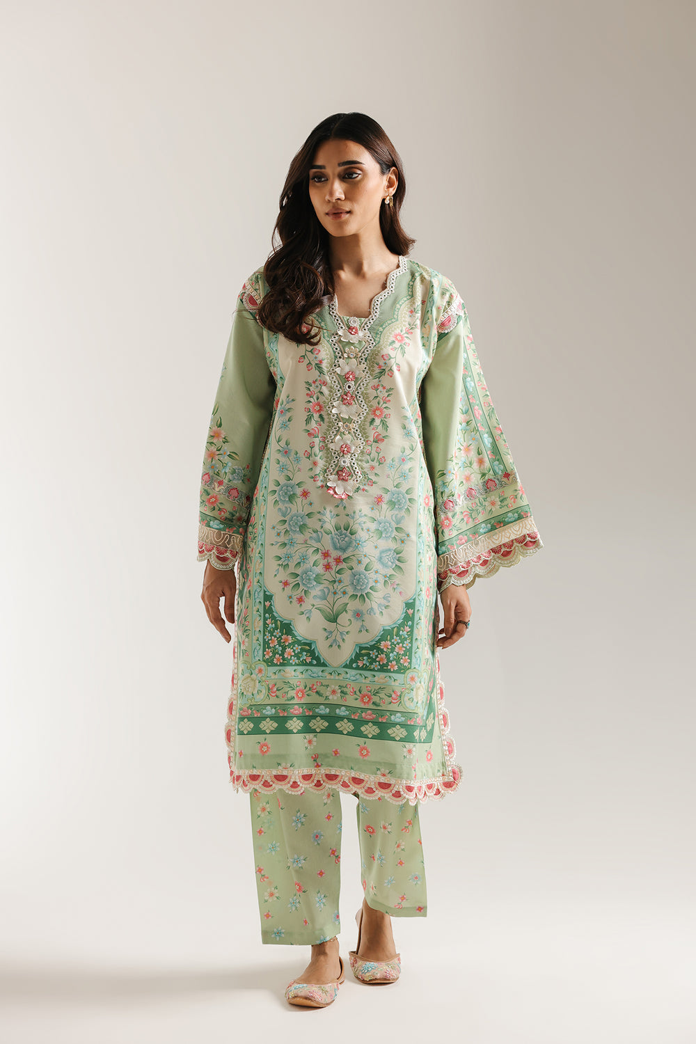 EMBROIDERED SUIT (E3468/103/709)