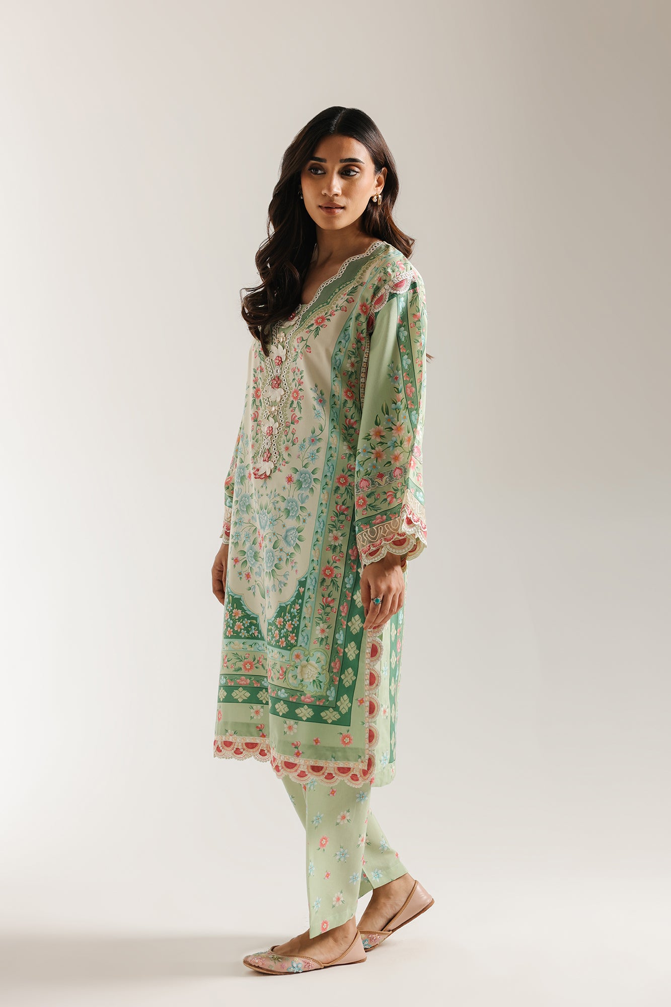 EMBROIDERED SUIT (E3468/103/709)