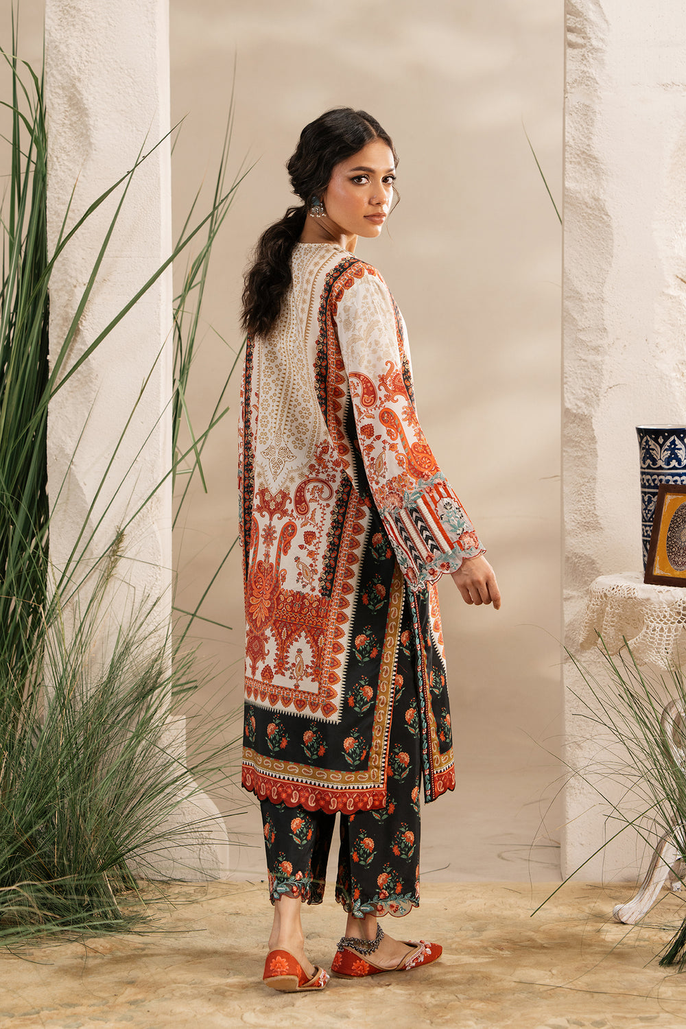 EMBROIDERED SUIT (E3470/103/003)
