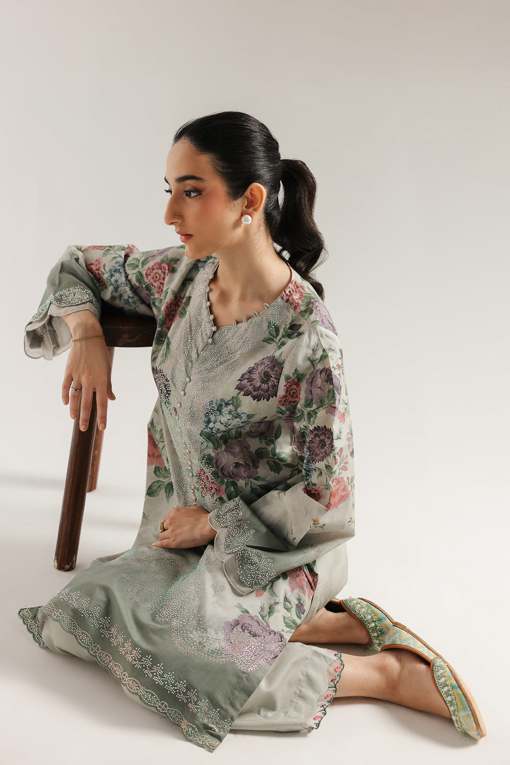 EMBROIDERED SUIT (E3477/103/817)