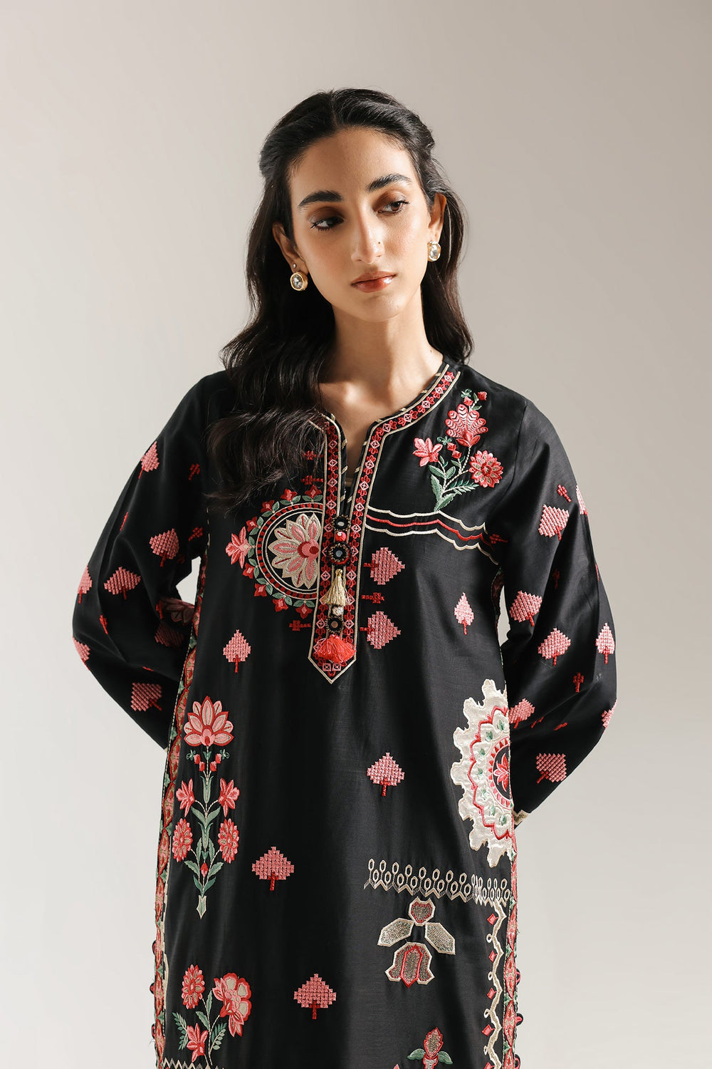 EMBROIDERED SUIT (E3518/103/902)