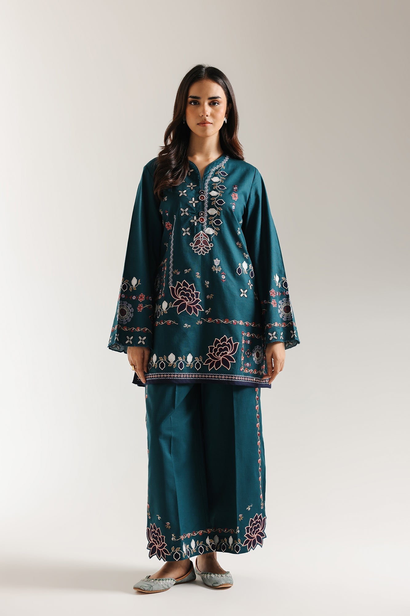 EMBROIDERED SUIT (E3605/103/602)