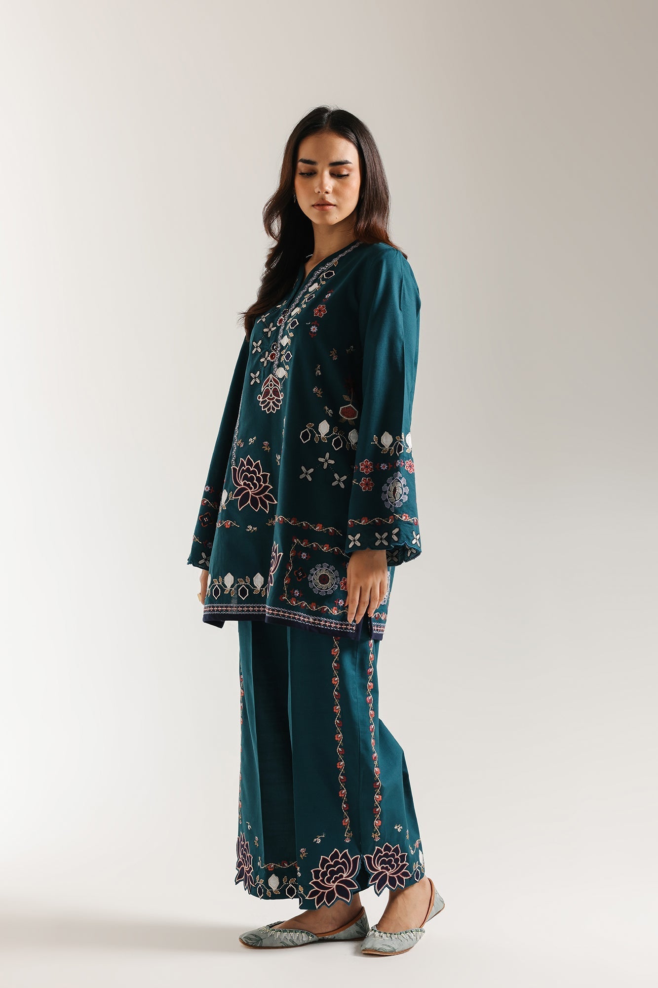 EMBROIDERED SUIT (E3605/103/602)