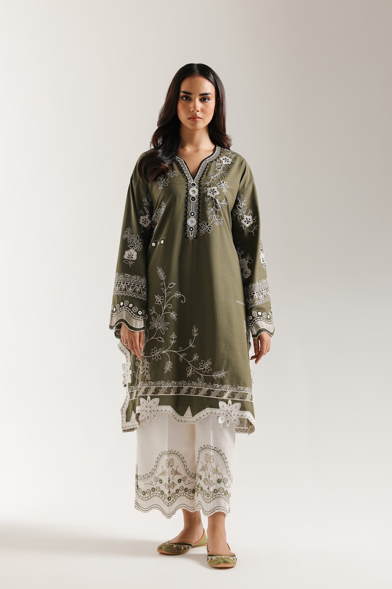 EMBROIDERED SUIT (E3626/103/708)