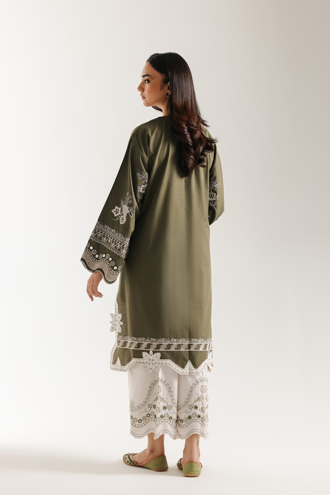 EMBROIDERED SUIT (E3626/103/708)