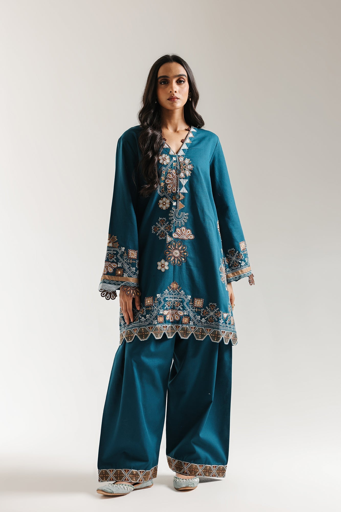 EMBROIDERED SUIT (E3706/103/605)