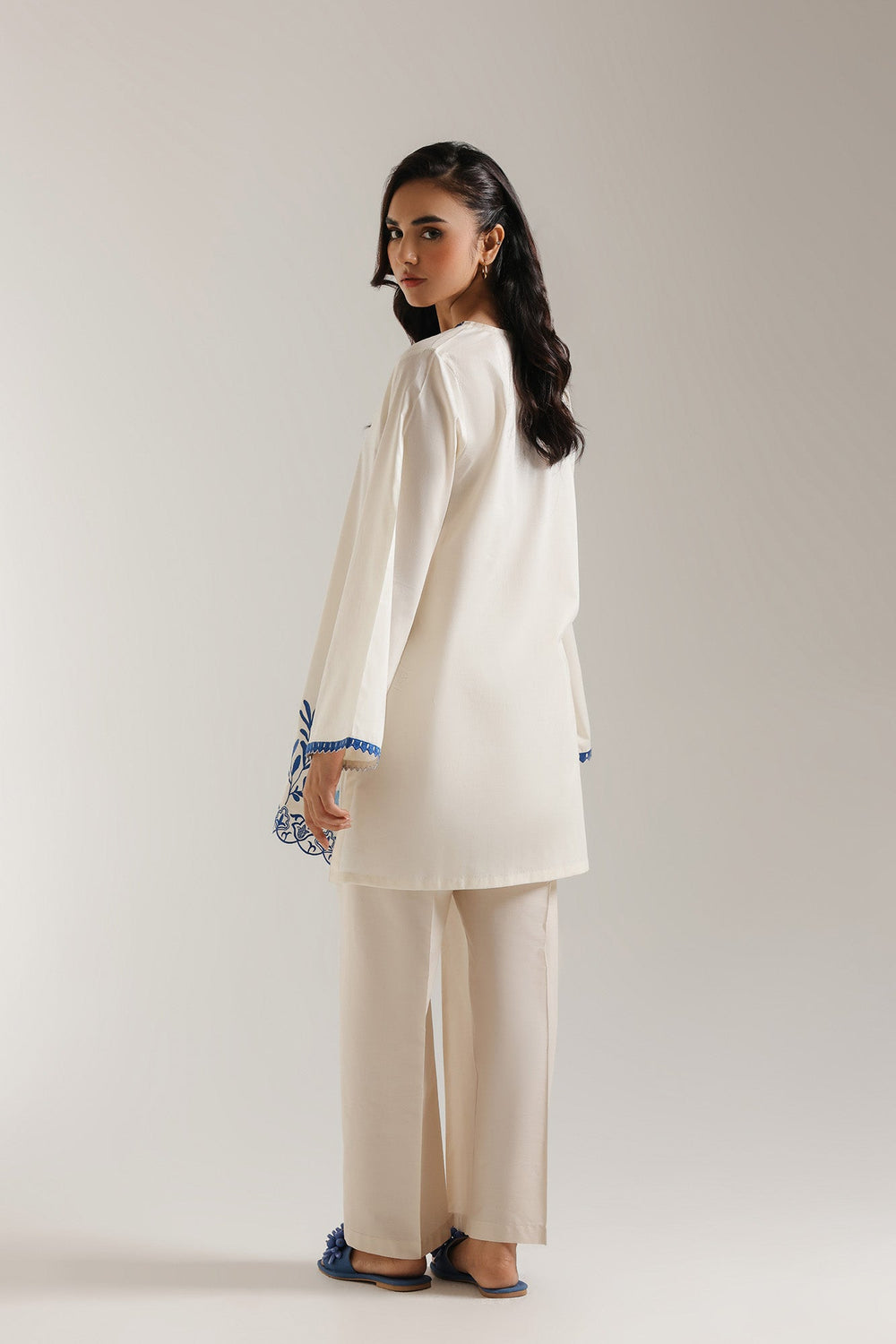 EMBROIDERED SHIRT (E102/002/5833)