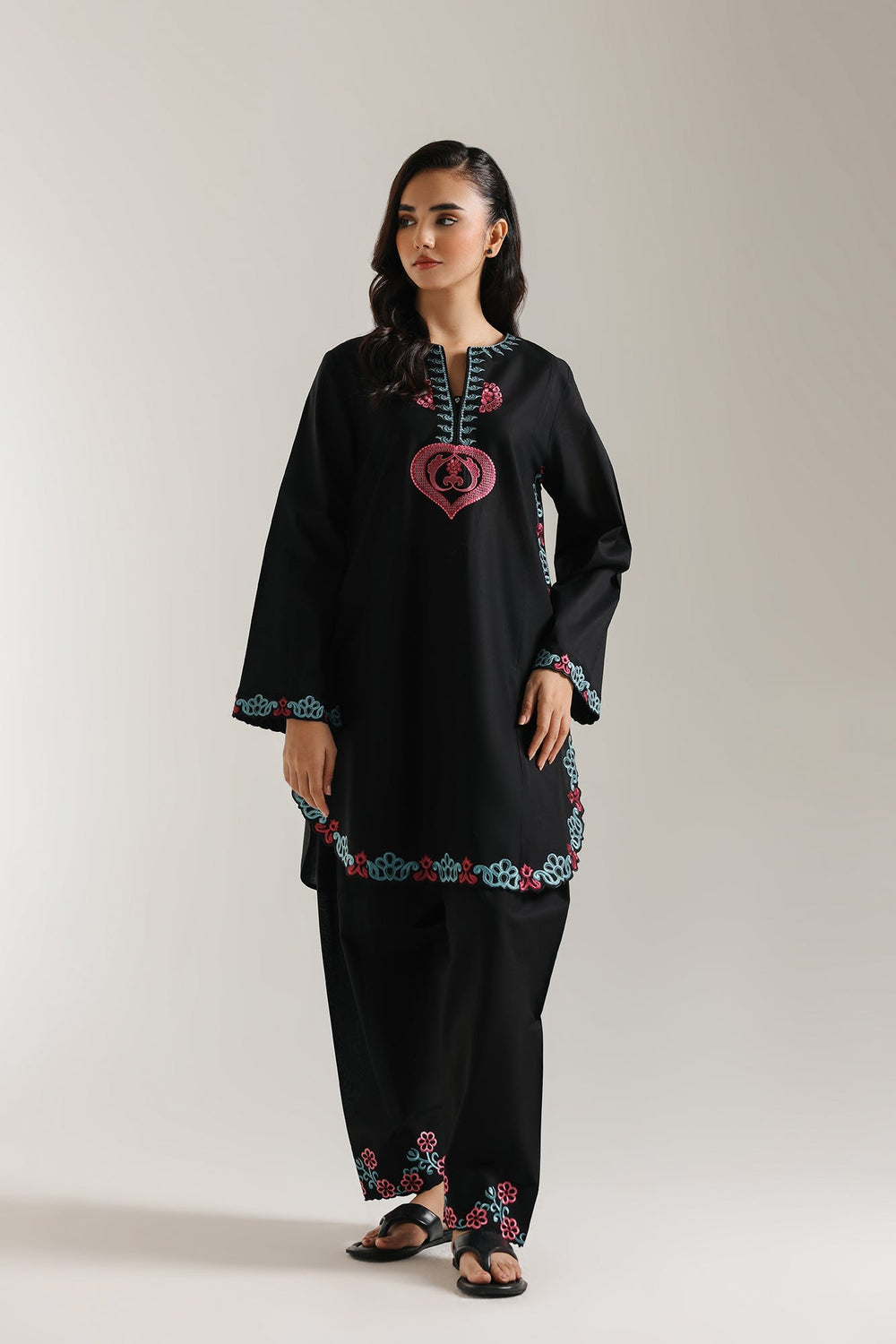 EMBROIDERED SUIT (E102/902/6112)