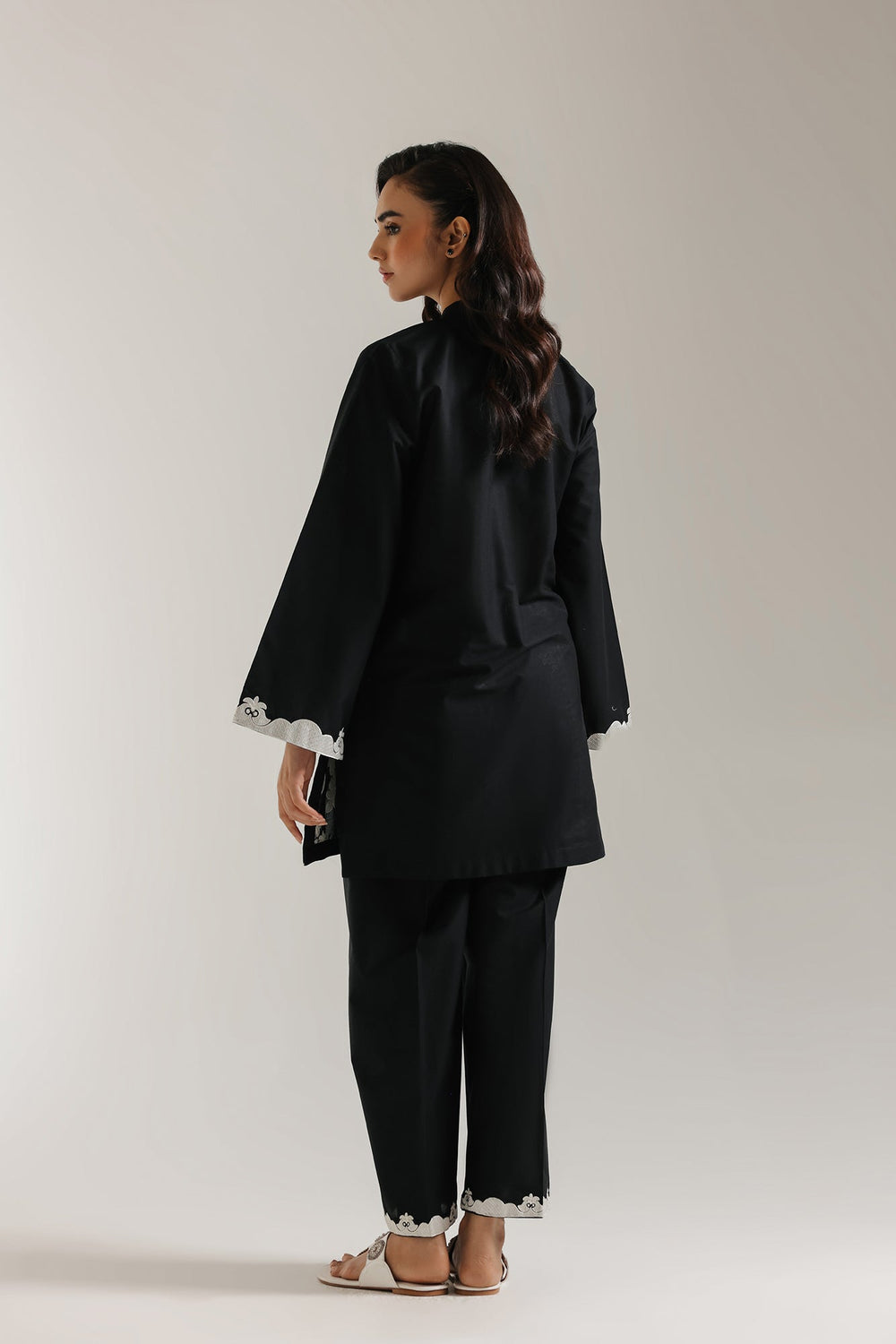 EMBROIDERED SUIT (E102/902/6113)
