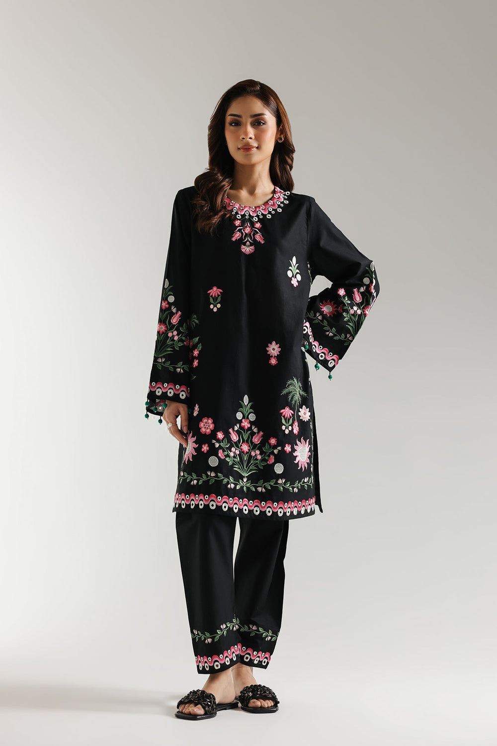 EMBROIDERED SUIT (E6139/102/902)