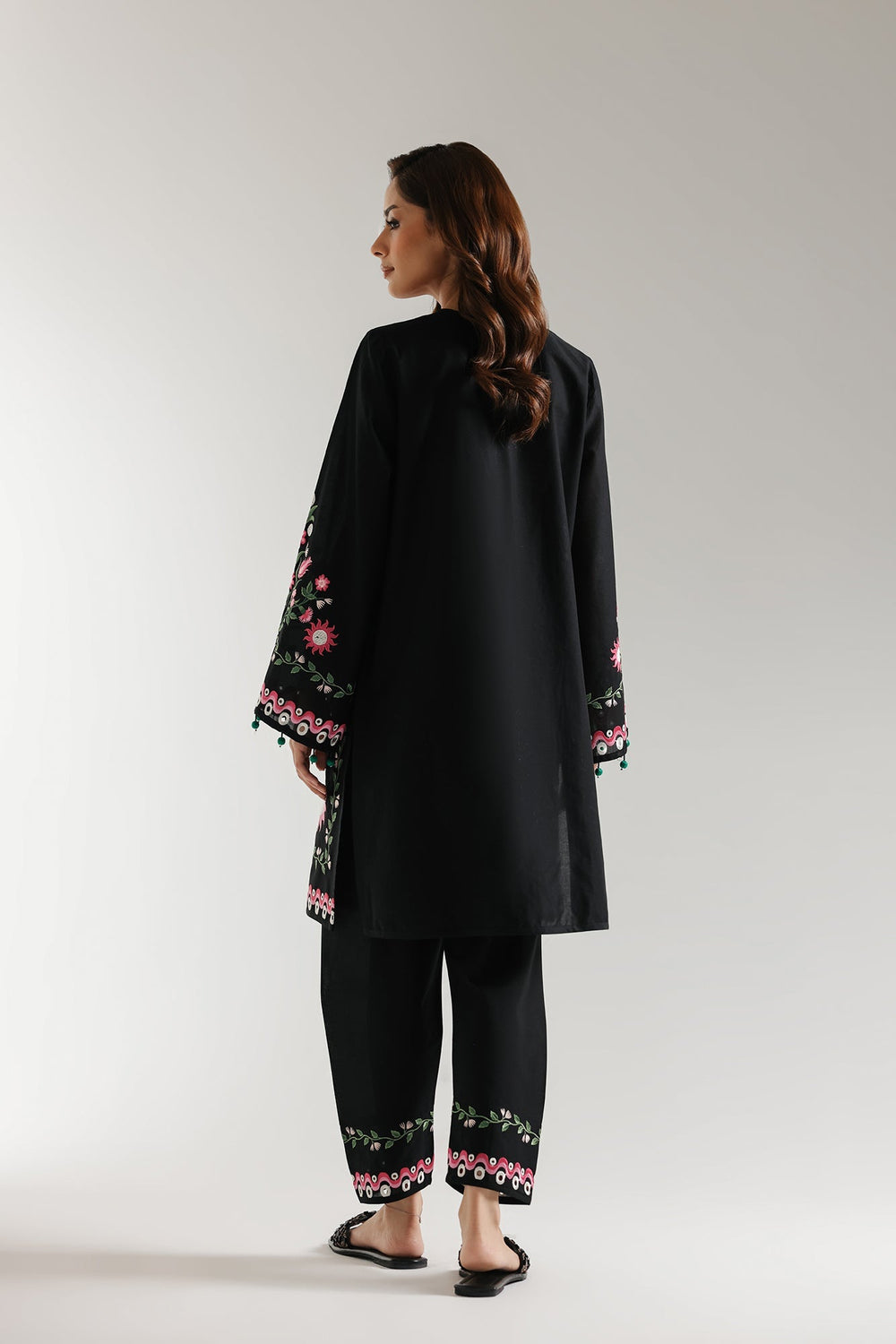 EMBROIDERED SUIT (E6139/102/902)