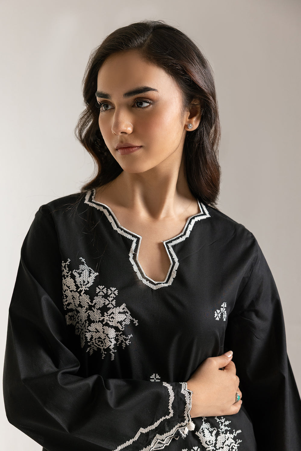 EMBROIDERED SUIT (E6140/102/902)