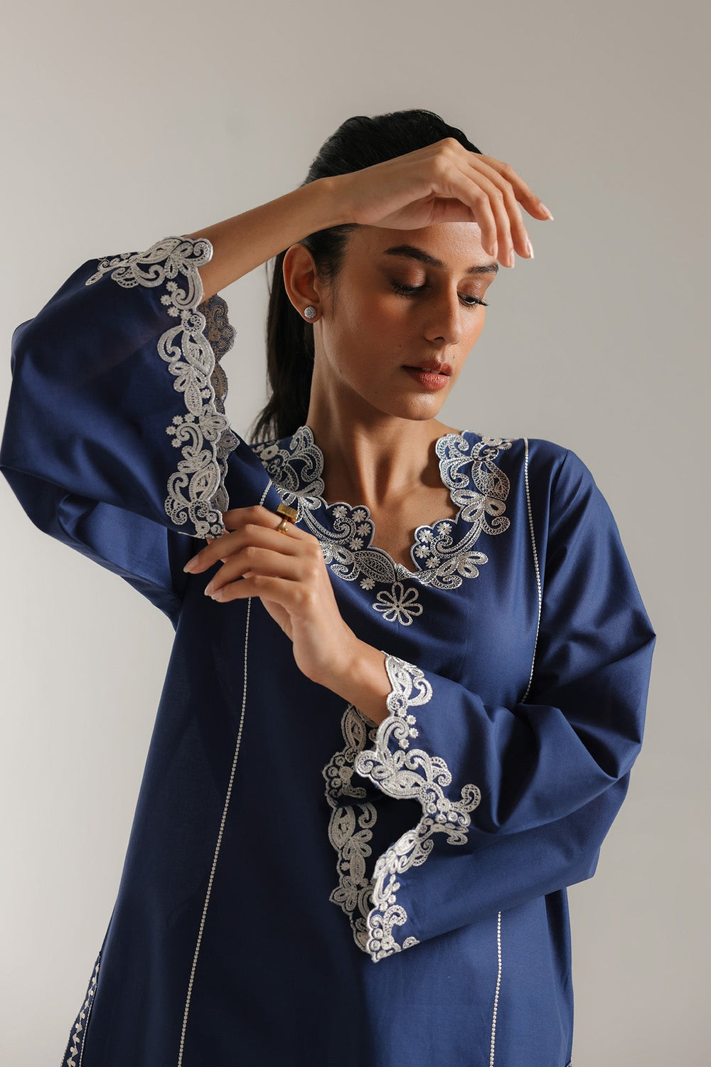 EMBROIDERED SUIT (E6141/102/603)